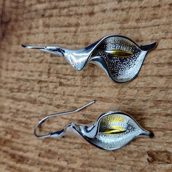 Beautiful Calla Lily‎ Floral Drop Earrings Silver - Picture 2 of 4